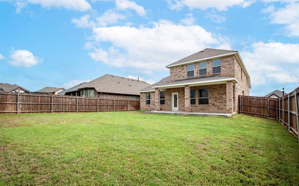 405 Rosie Court, Argyle, TX 76226 Large backyard with an expansive lawn and ample outdoor space for a playset, pool, outdoor living area, or future backyard upgrades.