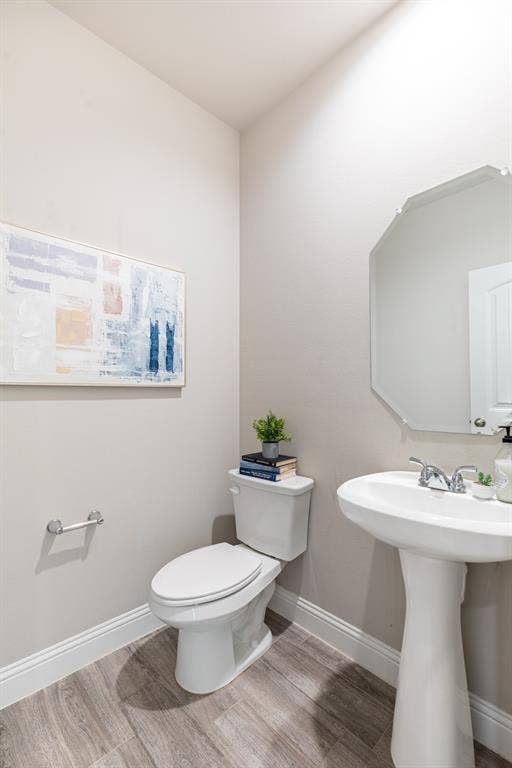 405 Rosie Court, Argyle, TX 76226 Convenient main-level powder room, ideally located off the living areas for easy access by guests.