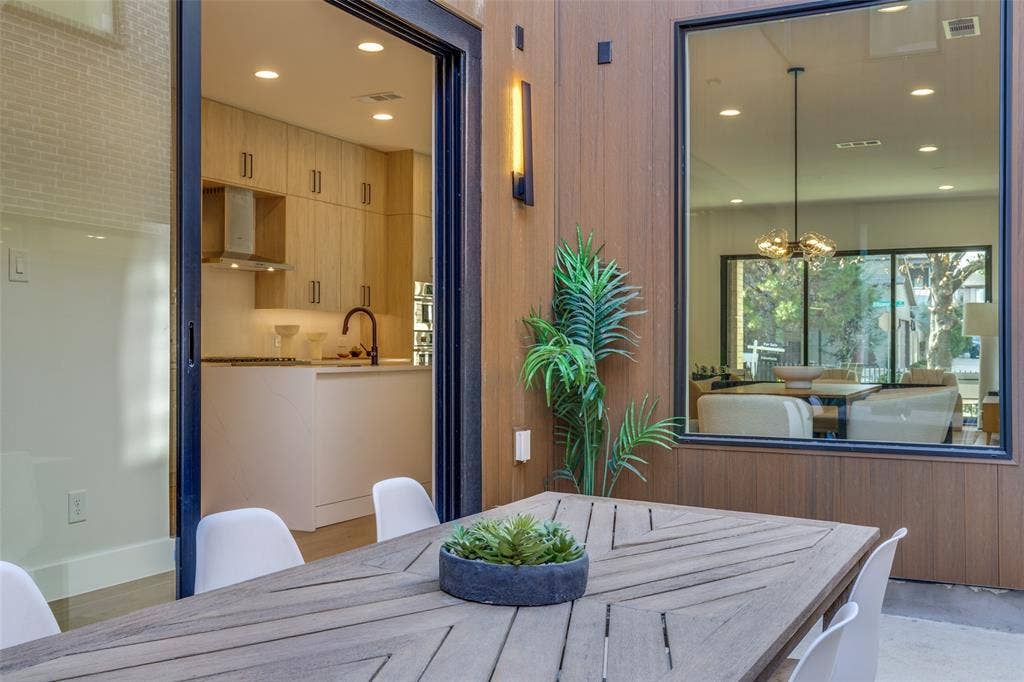5441 Ellsworth Avenue, Dallas, TX 75206 Side patio