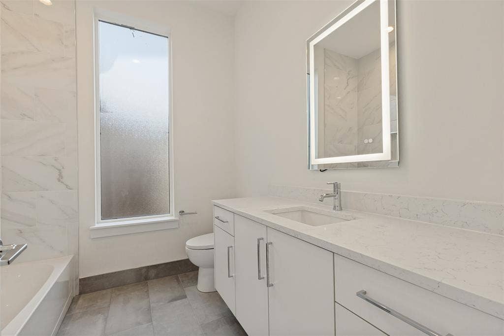 5441 Ellsworth Avenue, Dallas, TX 75206 Bedroom 3 bath