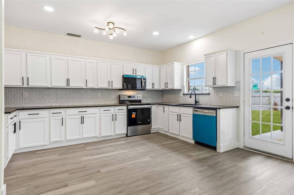 7108 Cadillac Boulevard, Arlington, TX 76016 7108 Cadillac Boulevard, Arlington, TX 76016