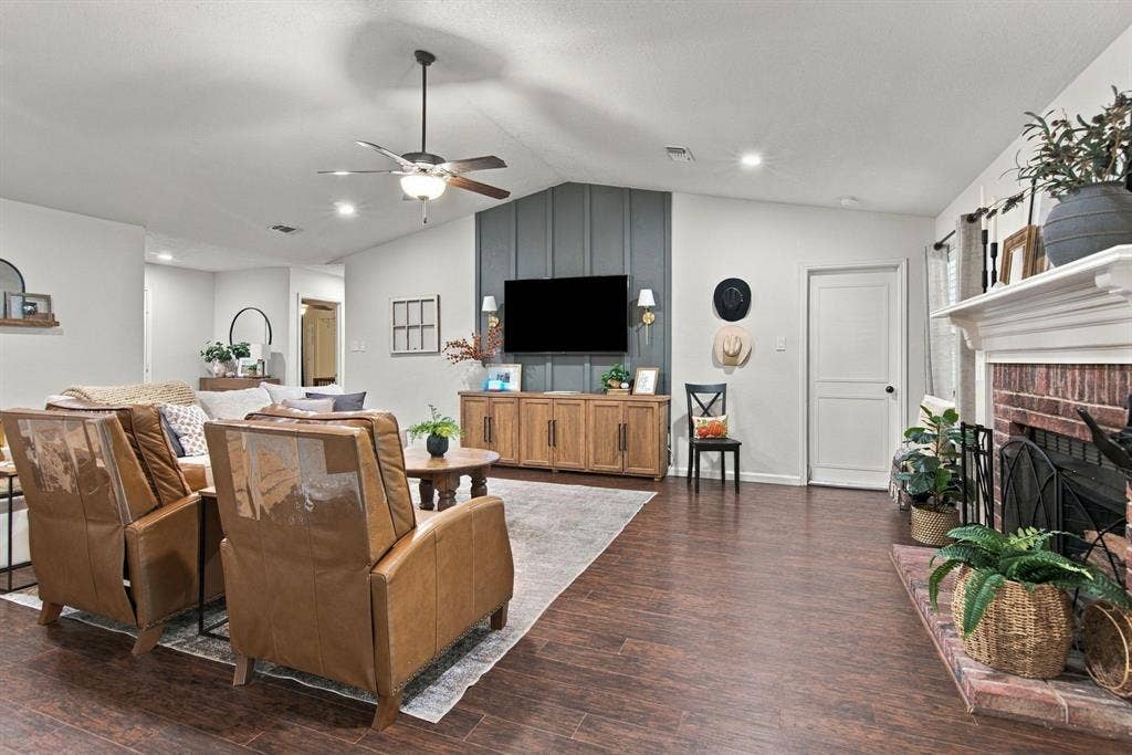 6832 Lyndale Drive, Watauga, TX 76148 6832 Lyndale Drive, Watauga, TX 76148