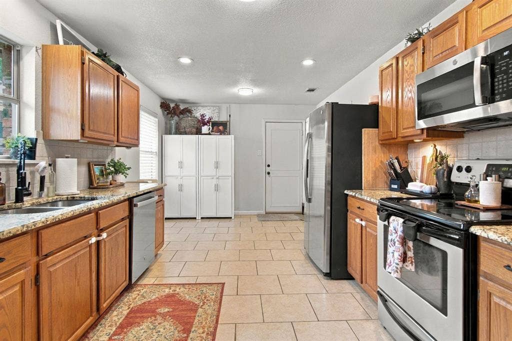 6832 Lyndale Drive, Watauga, TX 76148 6832 Lyndale Drive, Watauga, TX 76148
