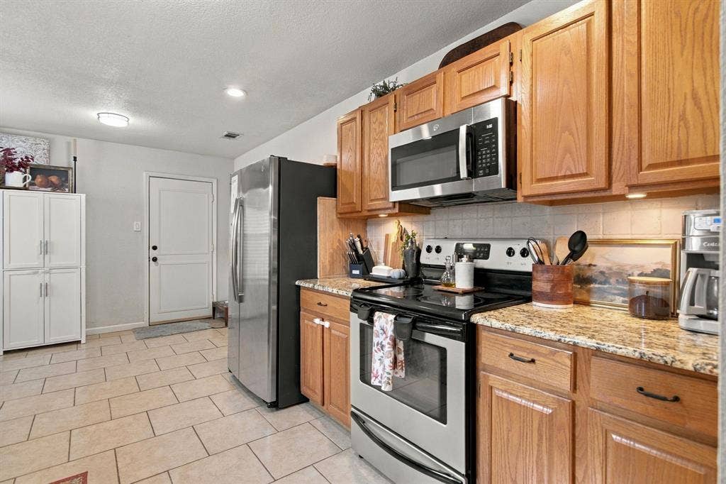6832 Lyndale Drive, Watauga, TX 76148 6832 Lyndale Drive, Watauga, TX 76148