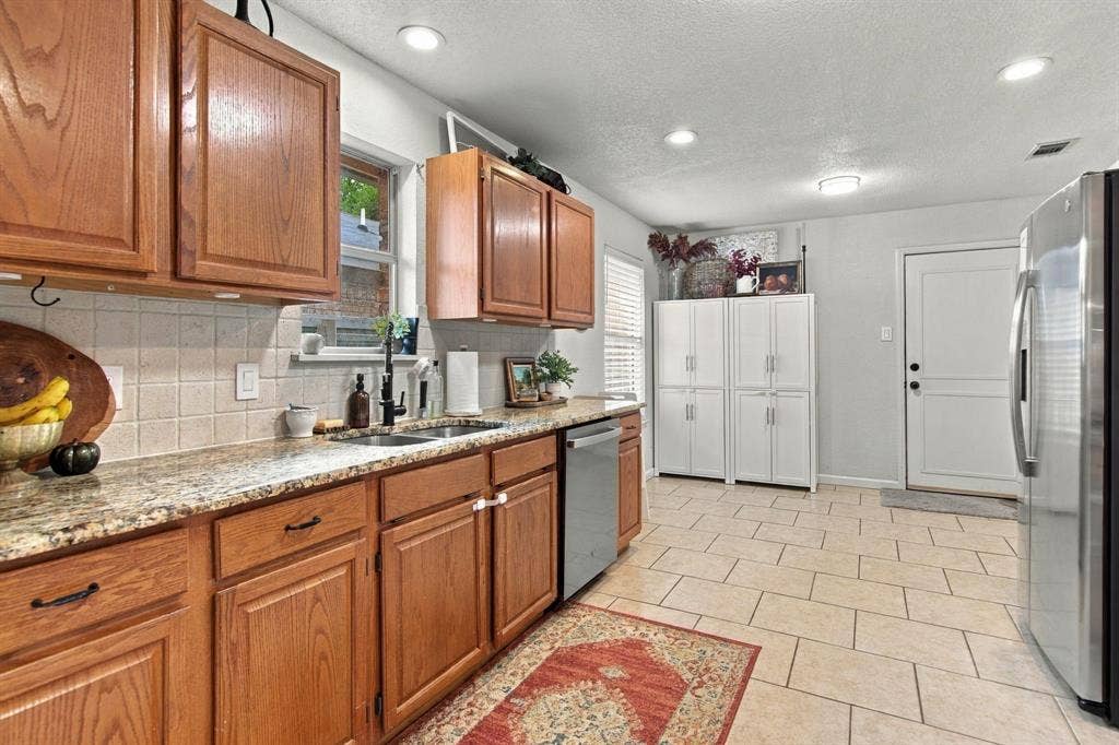 6832 Lyndale Drive, Watauga, TX 76148 6832 Lyndale Drive, Watauga, TX 76148