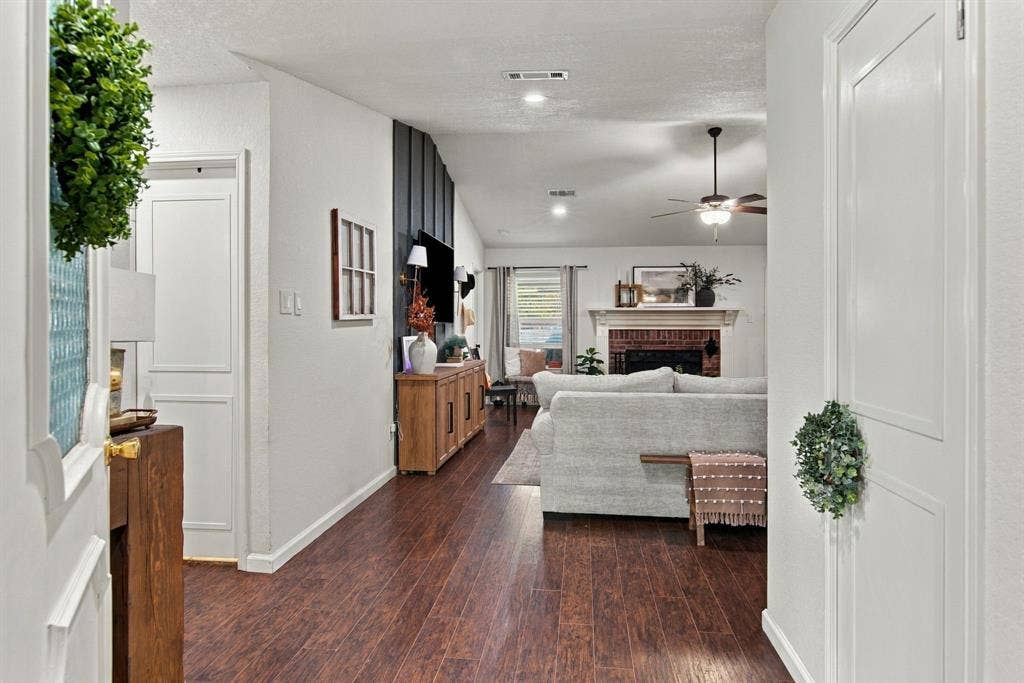 6832 Lyndale Drive, Watauga, TX 76148 6832 Lyndale Drive, Watauga, TX 76148
