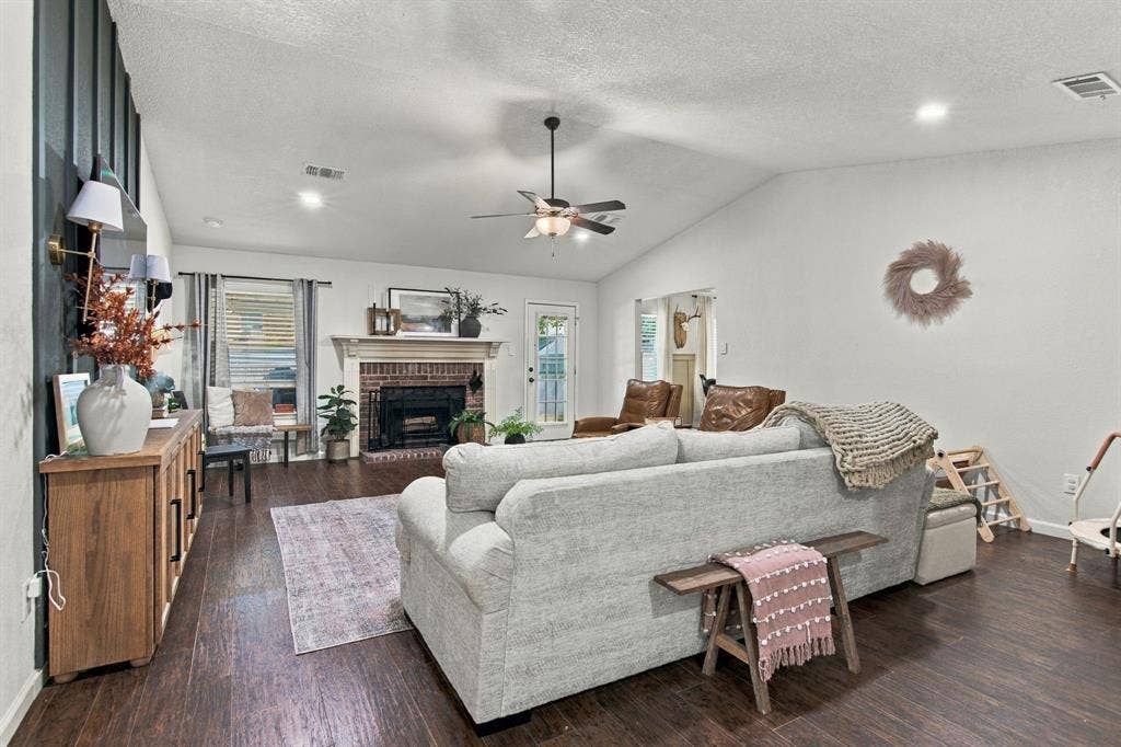 6832 Lyndale Drive, Watauga, TX 76148 6832 Lyndale Drive, Watauga, TX 76148