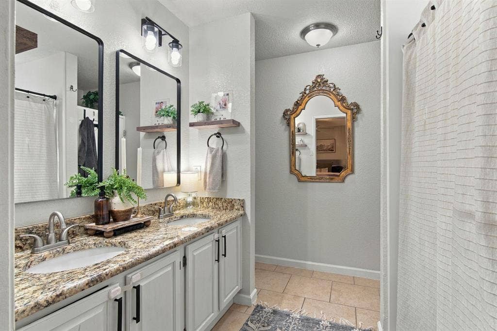 6832 Lyndale Drive, Watauga, TX 76148 6832 Lyndale Drive, Watauga, TX 76148