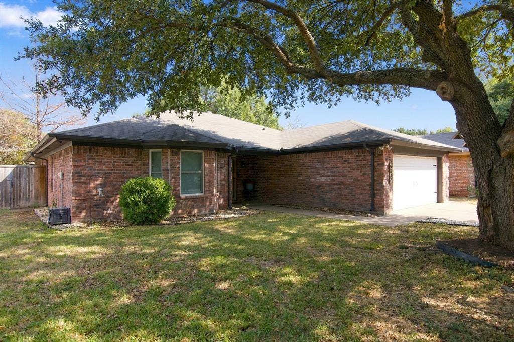 6832 Lyndale Drive, Watauga, TX 76148 6832 Lyndale Drive, Watauga, TX 76148