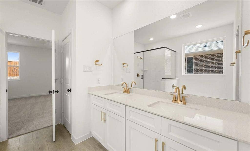 633 Tyronza Drive, Justin, TX 76247 Primary Bathroom Representative Photo featuring the Serene Collection