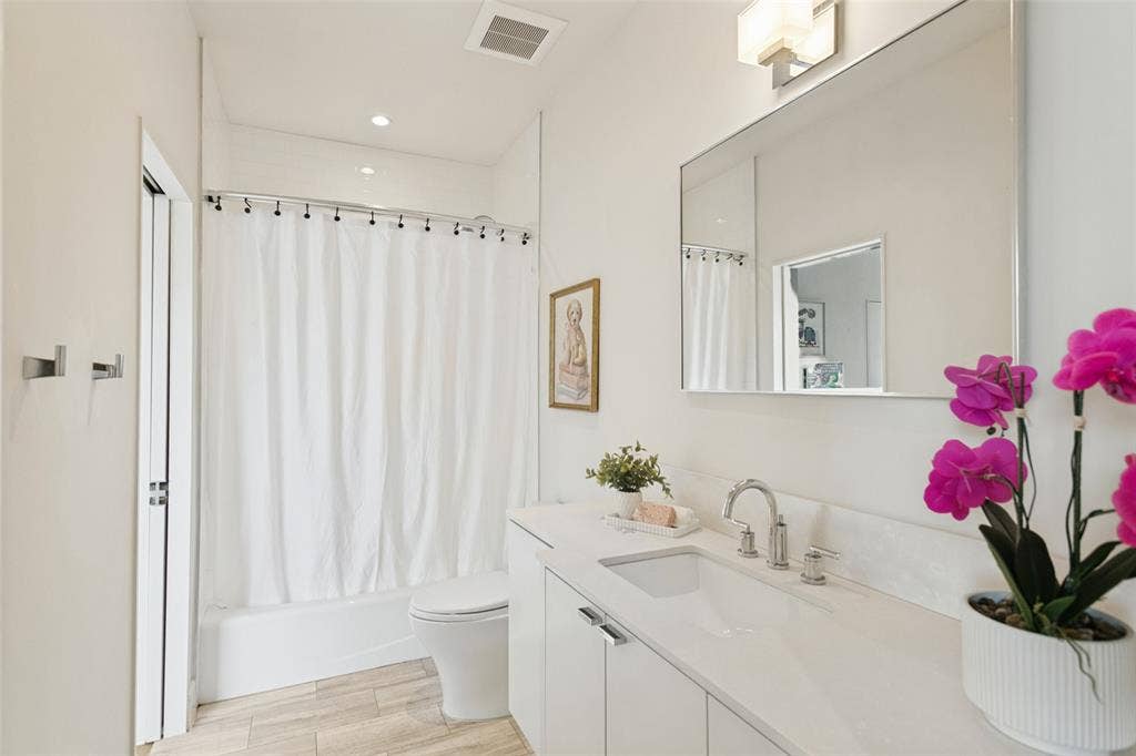7514 Midbury Drive, Dallas, TX 75230
