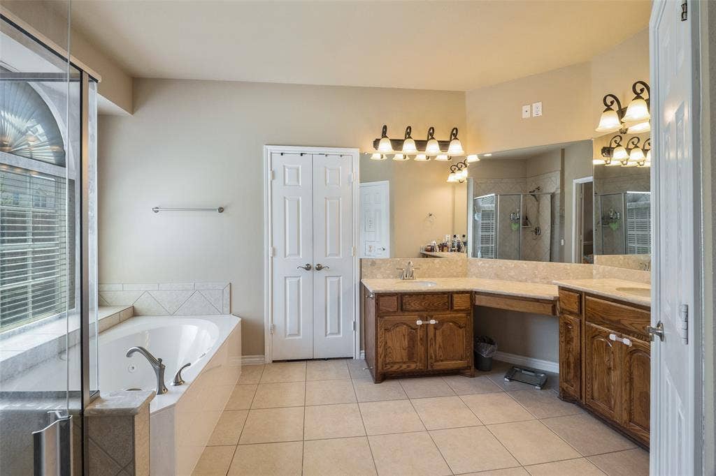 534 Windward Drive, Murphy, TX 75094 Master bathroom