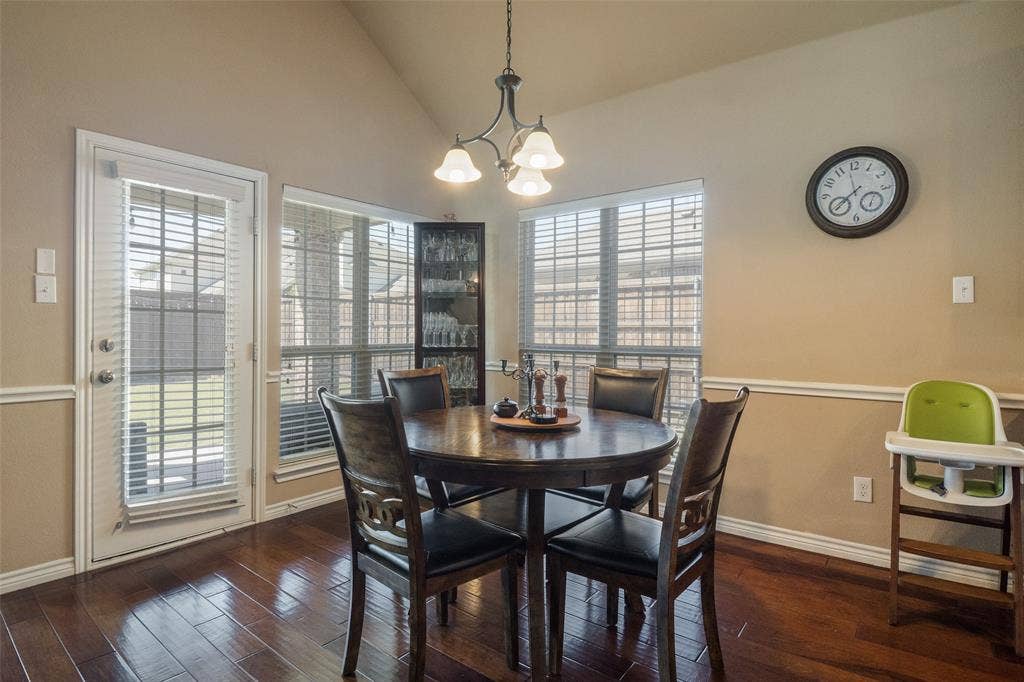534 Windward Drive, Murphy, TX 75094 Breakfast nook