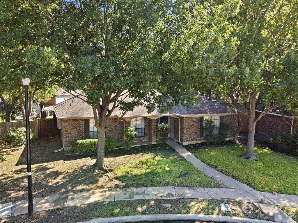 661 Thompson Drive, Coppell, TX 75019 Brick exterior with mature trees