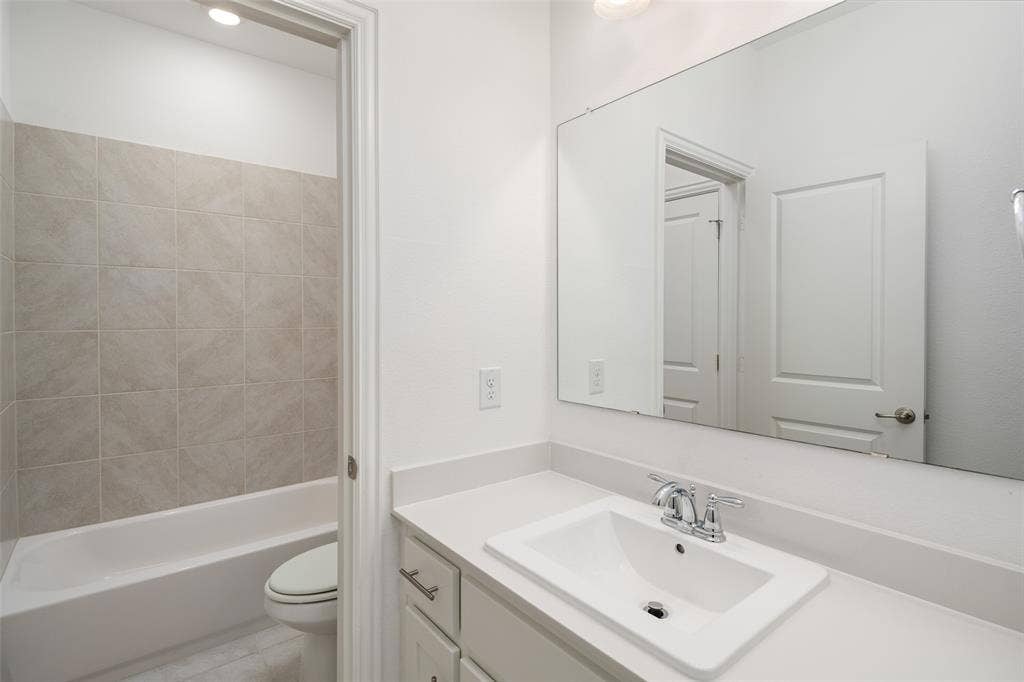 1015 Permian Lane, Allen, TX 75013 Upstairs Bathroom