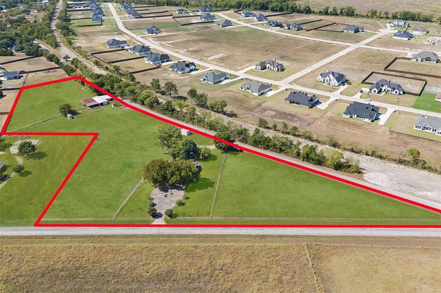 Property photo for 101 Laguna Vista Drive, Waxahachie, TX