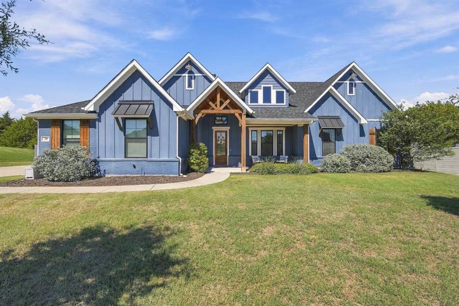 Property photo for 20 Woodbury Court, Waxahachie, TX