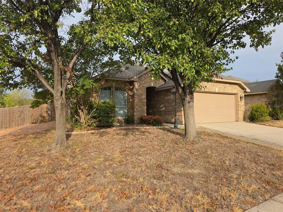 Property photo for 601 Crestview Court, Saginaw, TX