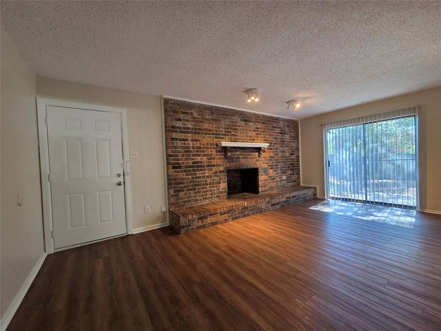 Property photo for 506 E Simonds Road, Seagoville, TX