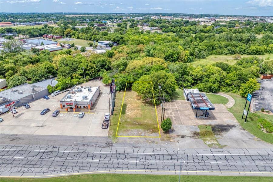Property photo for 2012 Texoma Parkway, Sherman, TX