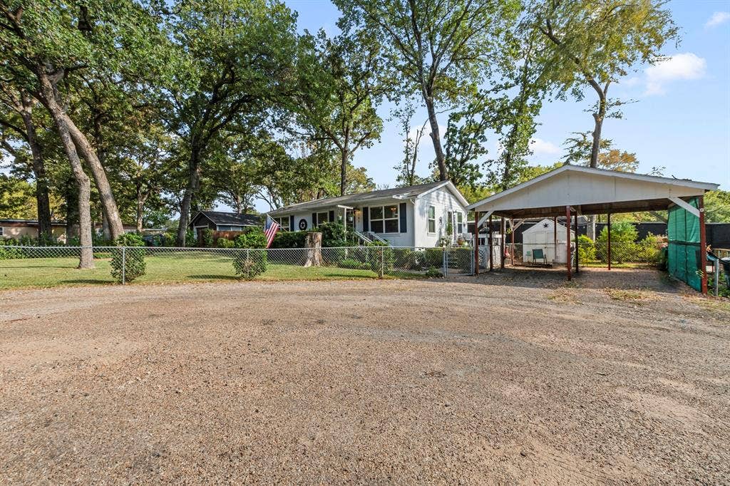 303 S Bay Circle, Mabank, TX 75156 303 S Bay Circle, Mabank, TX 75156