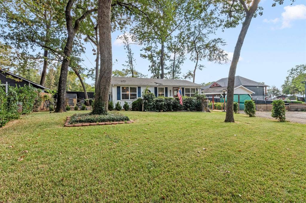 303 S Bay Circle, Mabank, TX 75156 303 S Bay Circle, Mabank, TX 75156