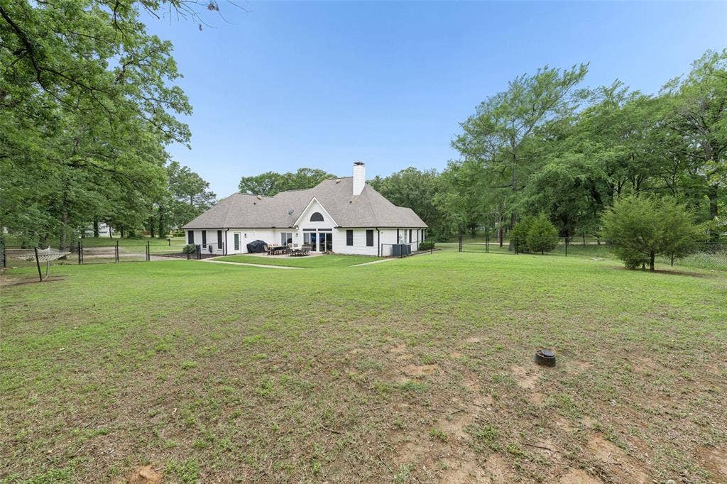 109 Enchanted Drive, Enchanted Oaks, TX 75156