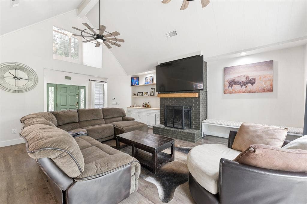 109 Enchanted Drive, Enchanted Oaks, TX 75156