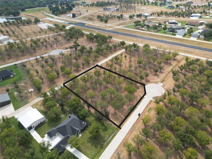 Property photo for 1313 Cirrus Loop, Granbury, TX