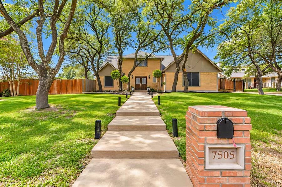 Property photo for 7505 Canyon Crest Court, Fort Worth, TX