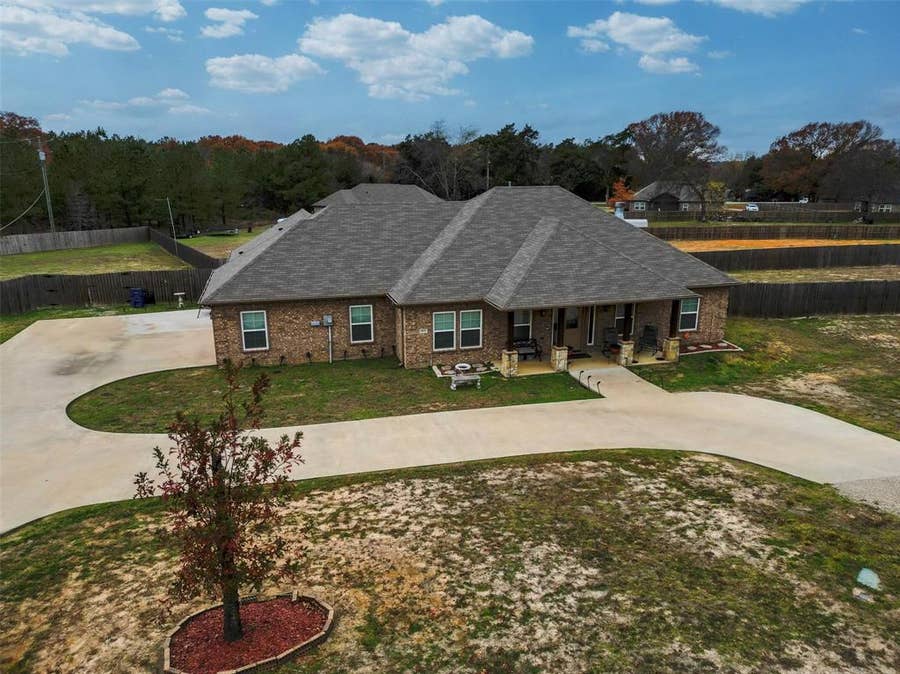 Property photo for 853 County Road 37, Tyler, TX
