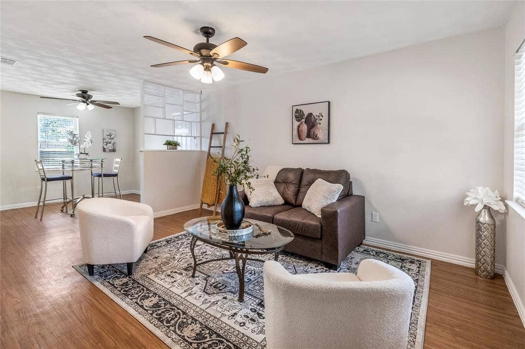 517 Aransas Drive, Euless, TX 76039 517 Aransas Drive, Euless, TX 76039