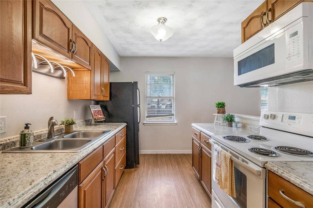 517 Aransas Drive, Euless, TX 76039 517 Aransas Drive, Euless, TX 76039