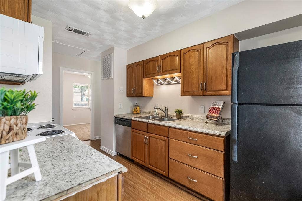 517 Aransas Drive, Euless, TX 76039 517 Aransas Drive, Euless, TX 76039