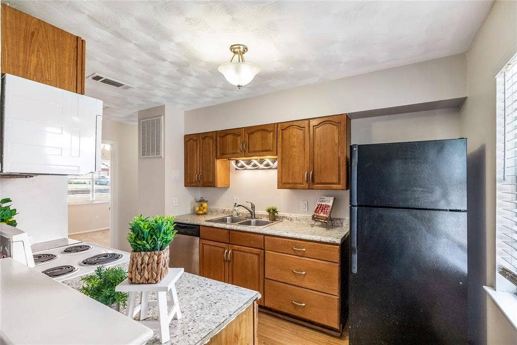 517 Aransas Drive, Euless, TX 76039 517 Aransas Drive, Euless, TX 76039