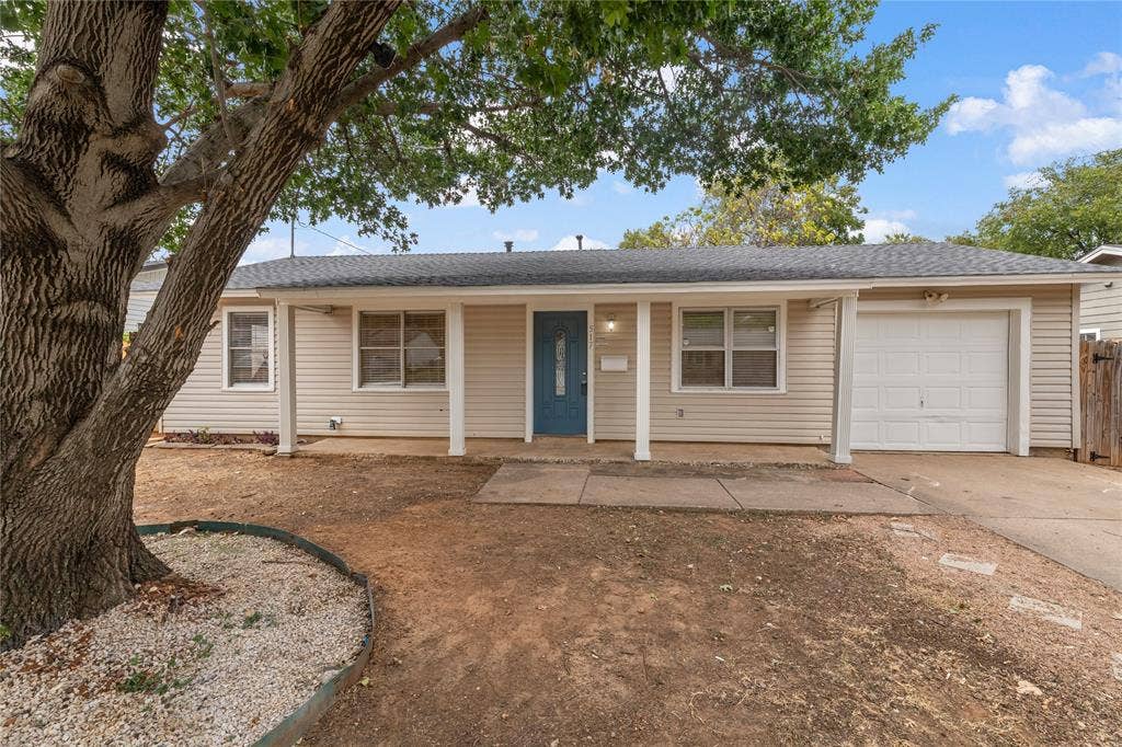 517 Aransas Drive, Euless, TX 76039 517 Aransas Drive, Euless, TX 76039