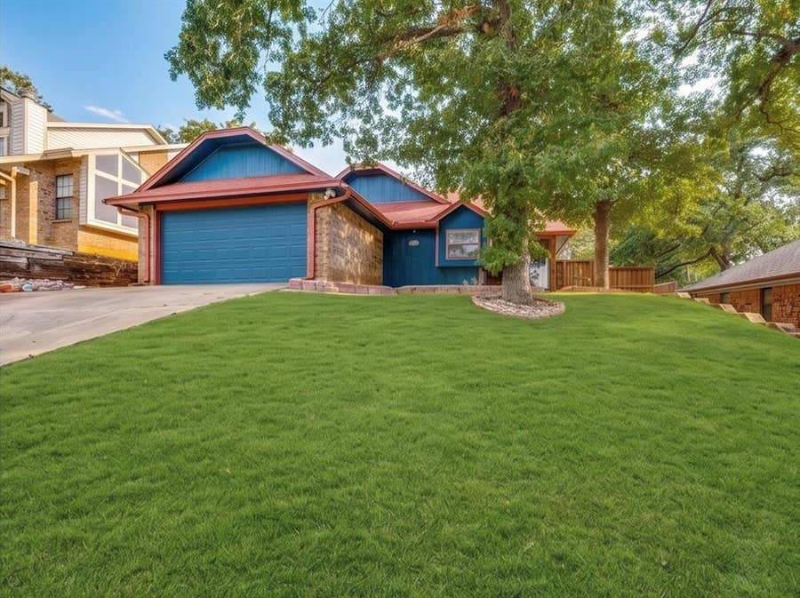 Property photo for 6406 Woods Edge Drive, Arlington, TX