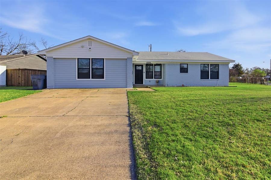 Property photo for 626 Shadyway Drive, Dallas, TX