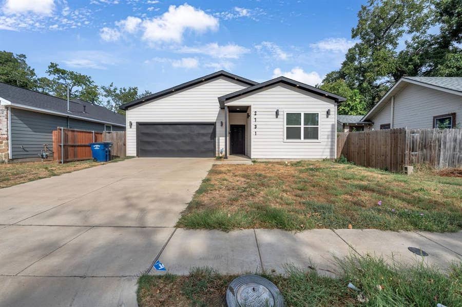 Property photo for 2731 Maurine F. Bailey Way, Dallas, TX