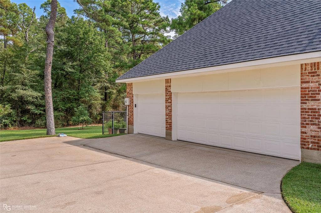 2921 N Pointe Drive, Shreveport, LA 71106