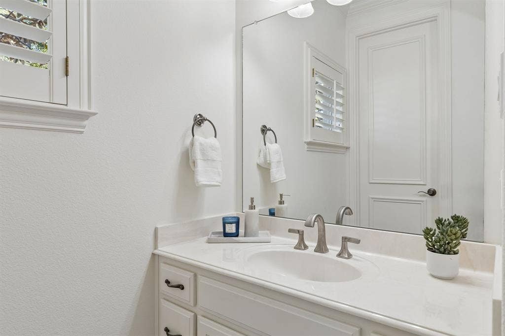 90 Seis Lagos Trail, Lucas, TX 75098 Jack and Jill