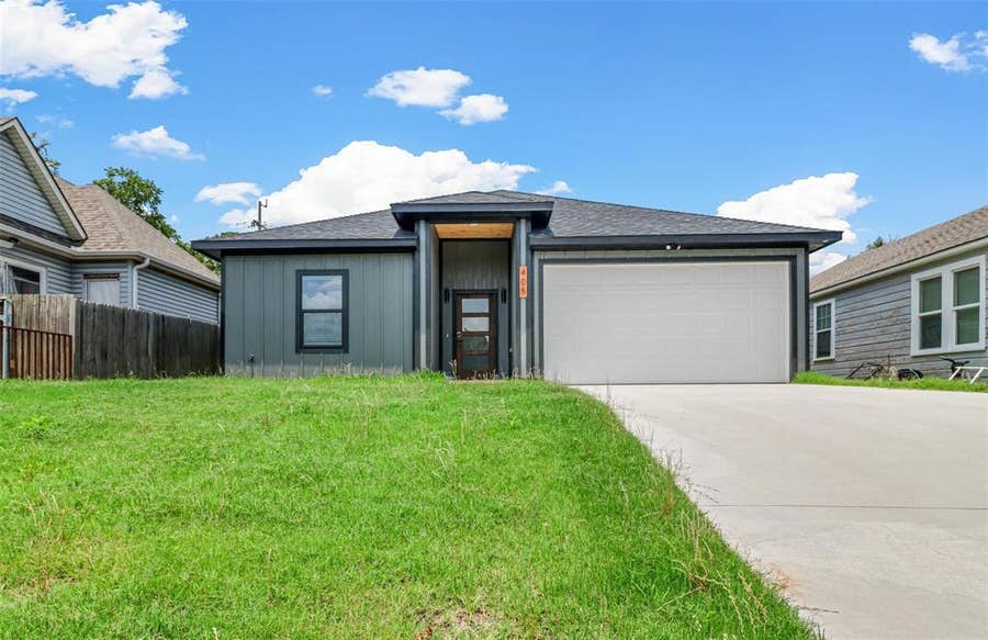 Property photo for 405 W Hull Street, Denison, TX