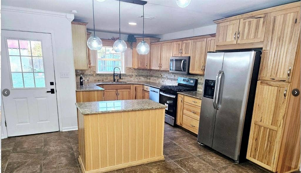 211 Francis Drive, Lindale, TX 75771 211 Francis Drive, Lindale, TX 75771