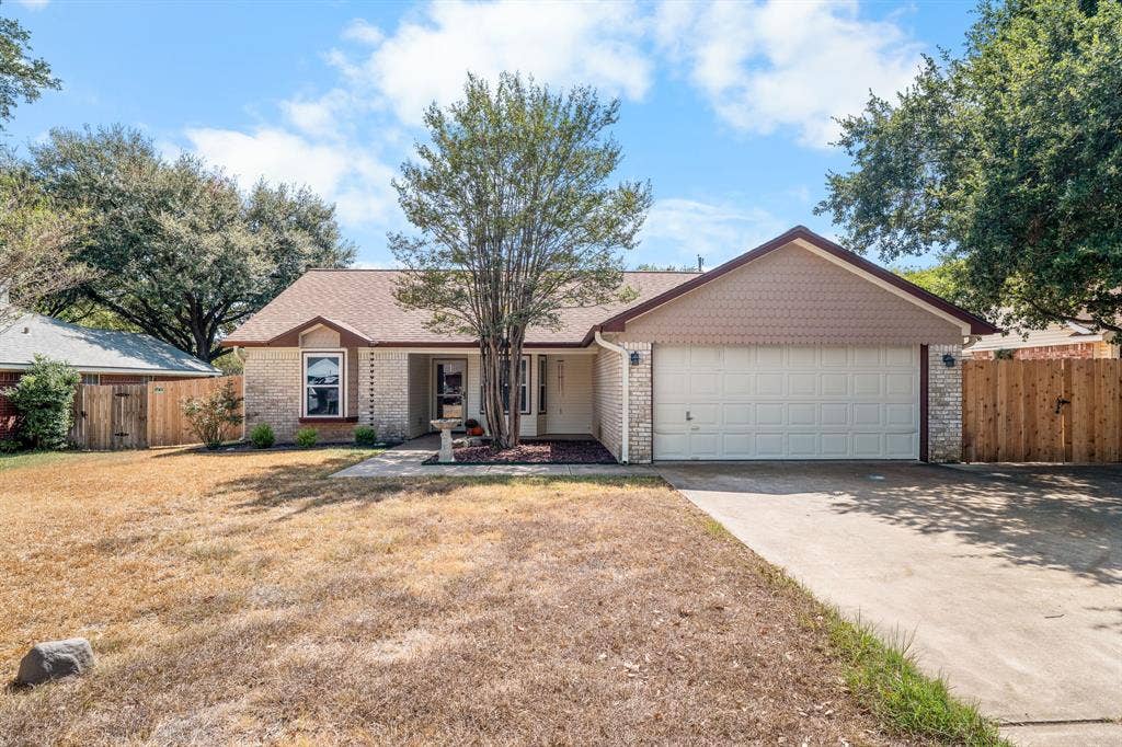 10712 Apache Drive, Waco, TX 76712 Single-story brick exterior with an attached two-car garage