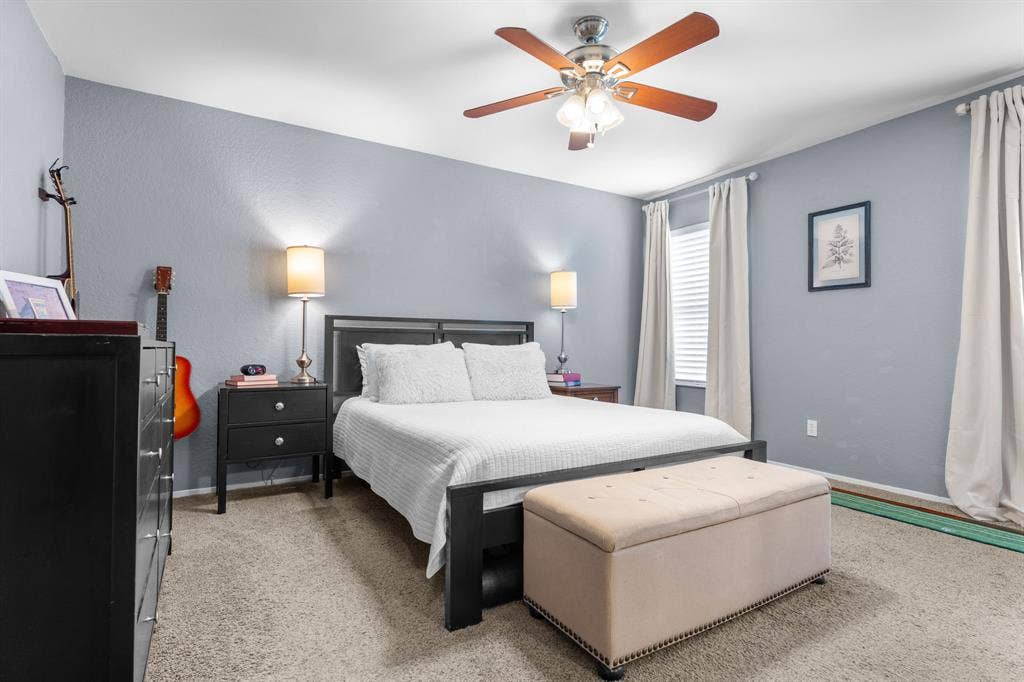 10712 Apache Drive, Waco, TX 76712 Ceiling fan with integrated lighting, textured wall finish, and window with blinds