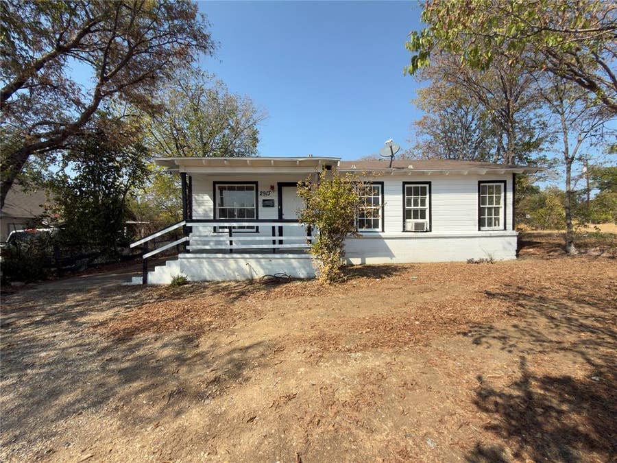 Property photo for 2913 Avenue A, Fort Worth, TX