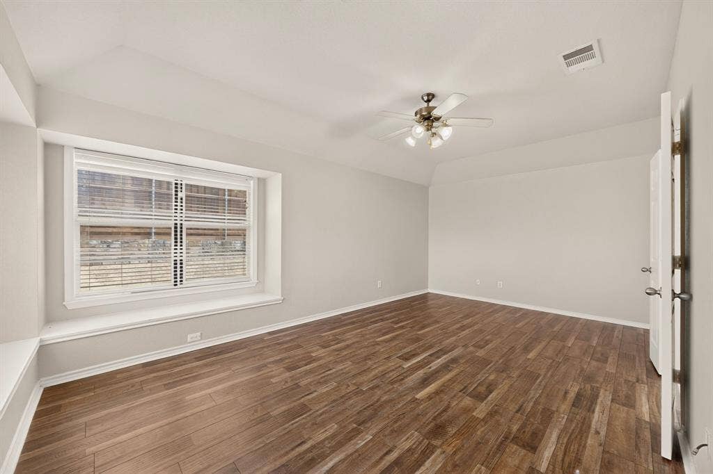 1214 Lake Trail Court, Wylie, TX 75098 Window seating!