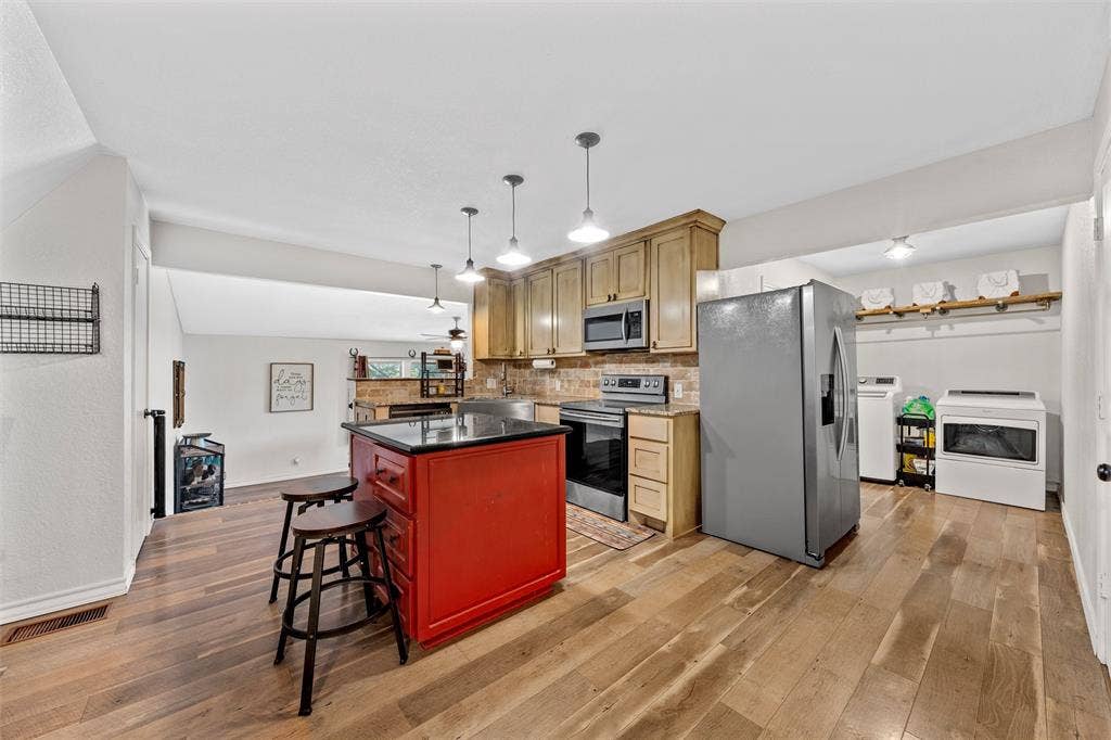 518 Warren Road, Lorena, TX 76655
