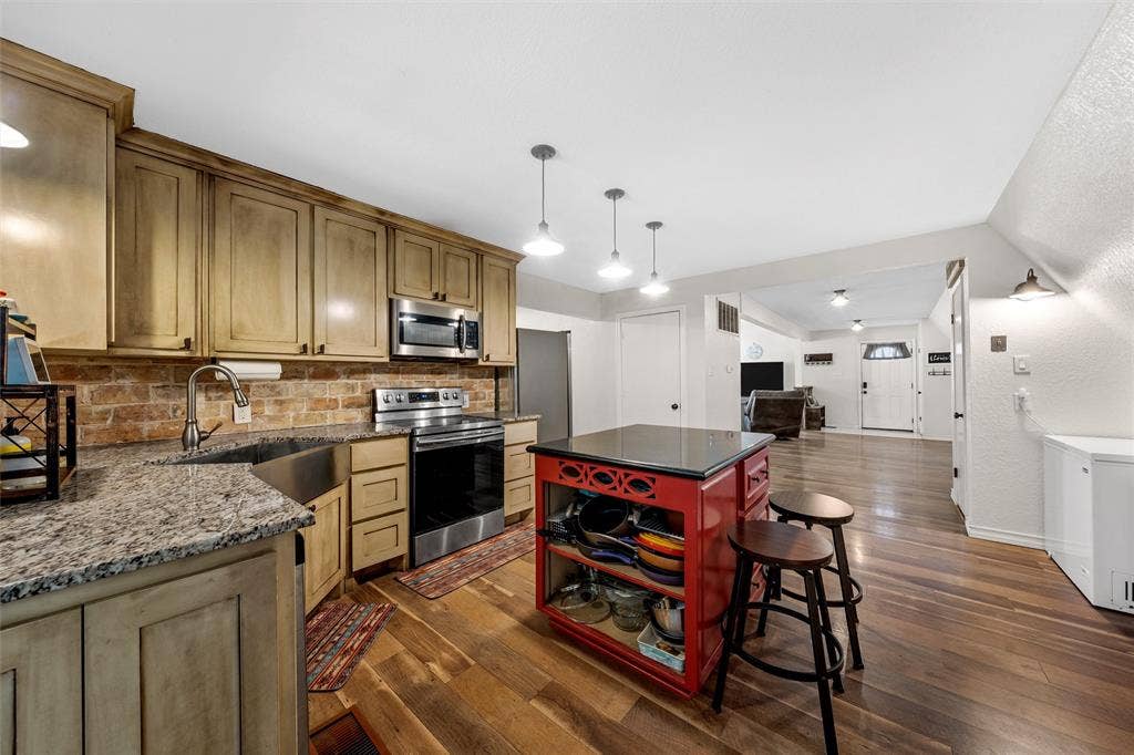 518 Warren Road, Lorena, TX 76655