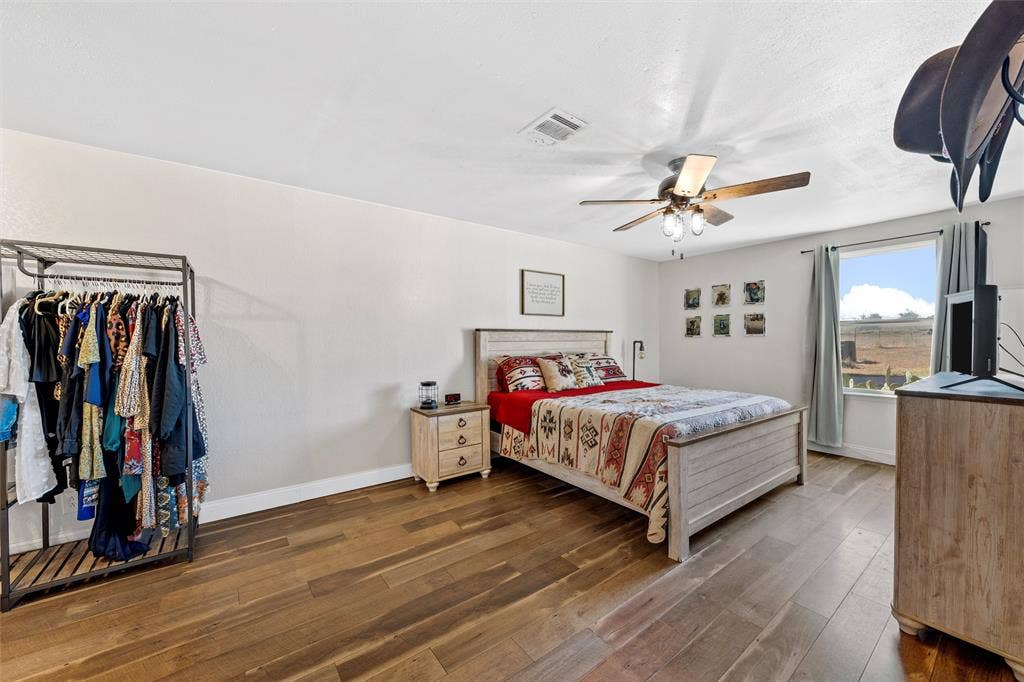 518 Warren Road, Lorena, TX 76655